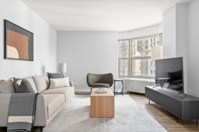 Gold Coast 1BR w Deck Gym Lounge 1 block to L CHI-649